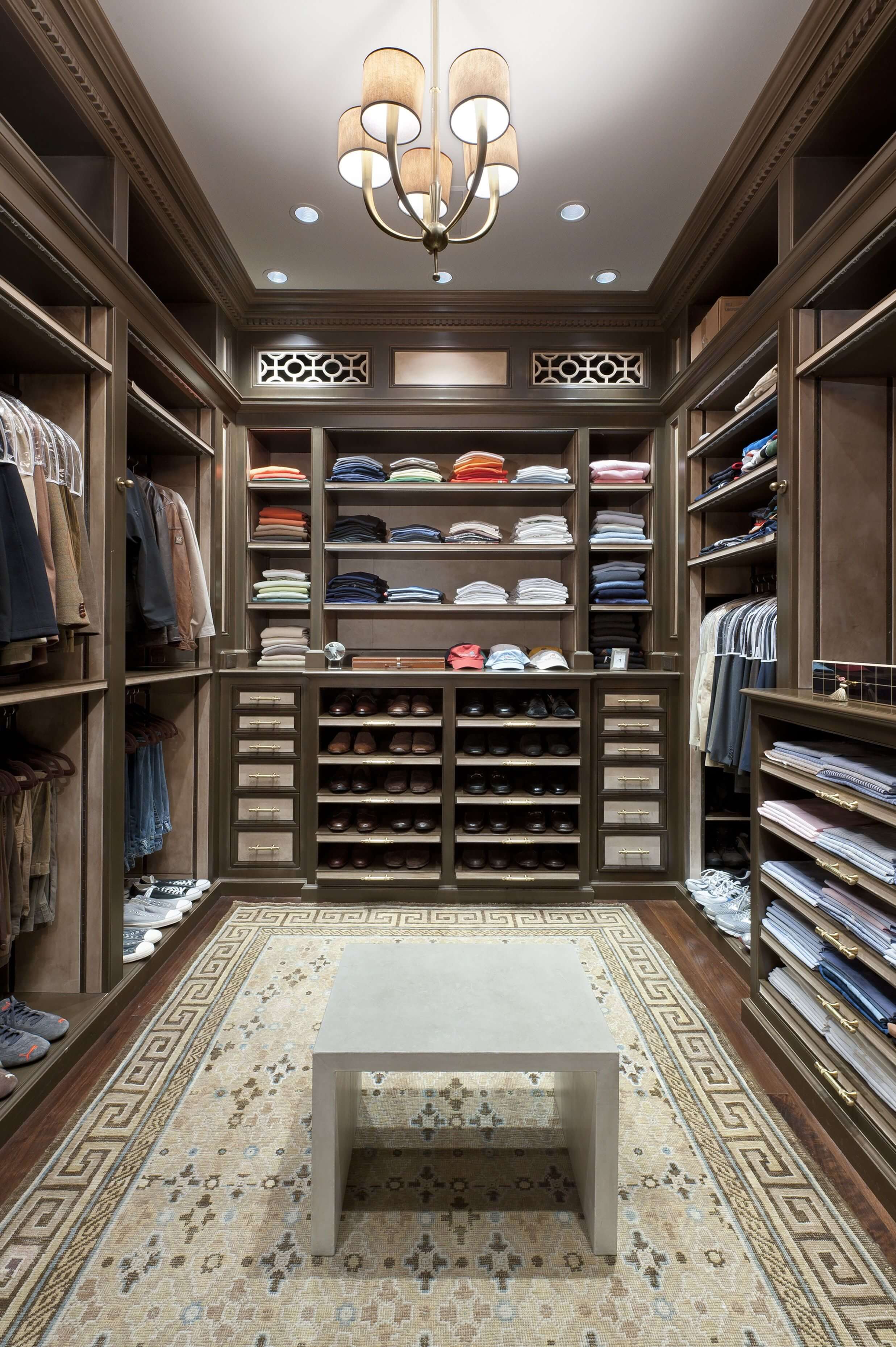 Walking Closet